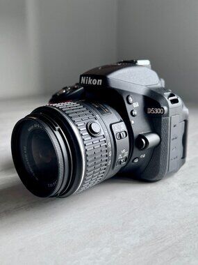 Nikon D5300 – Excellent Condition – Vlogging Flip Screen